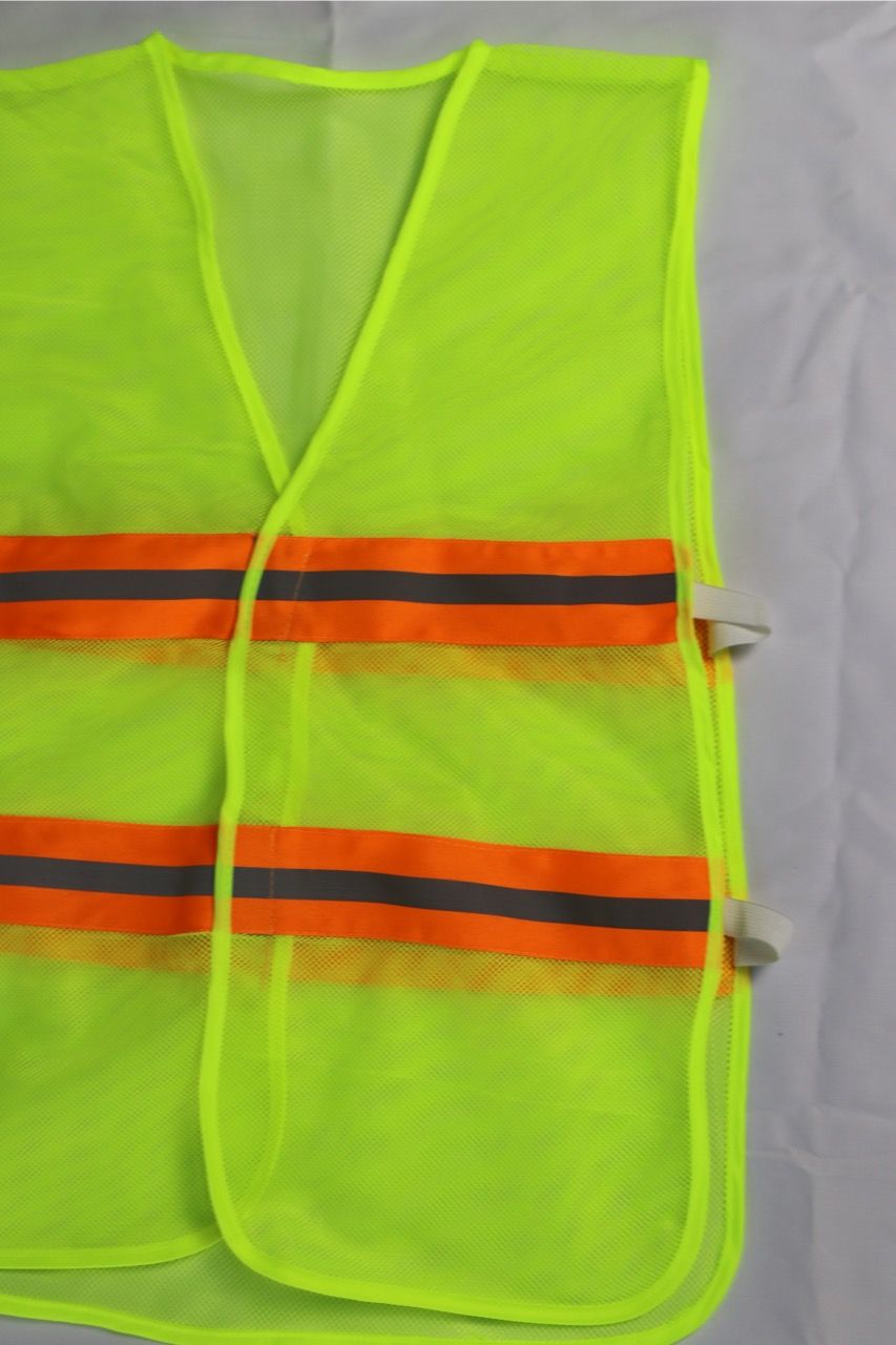 Bright banana-colored mesh reflective vest with two elastic sides and 5cm striped orange reflective materia