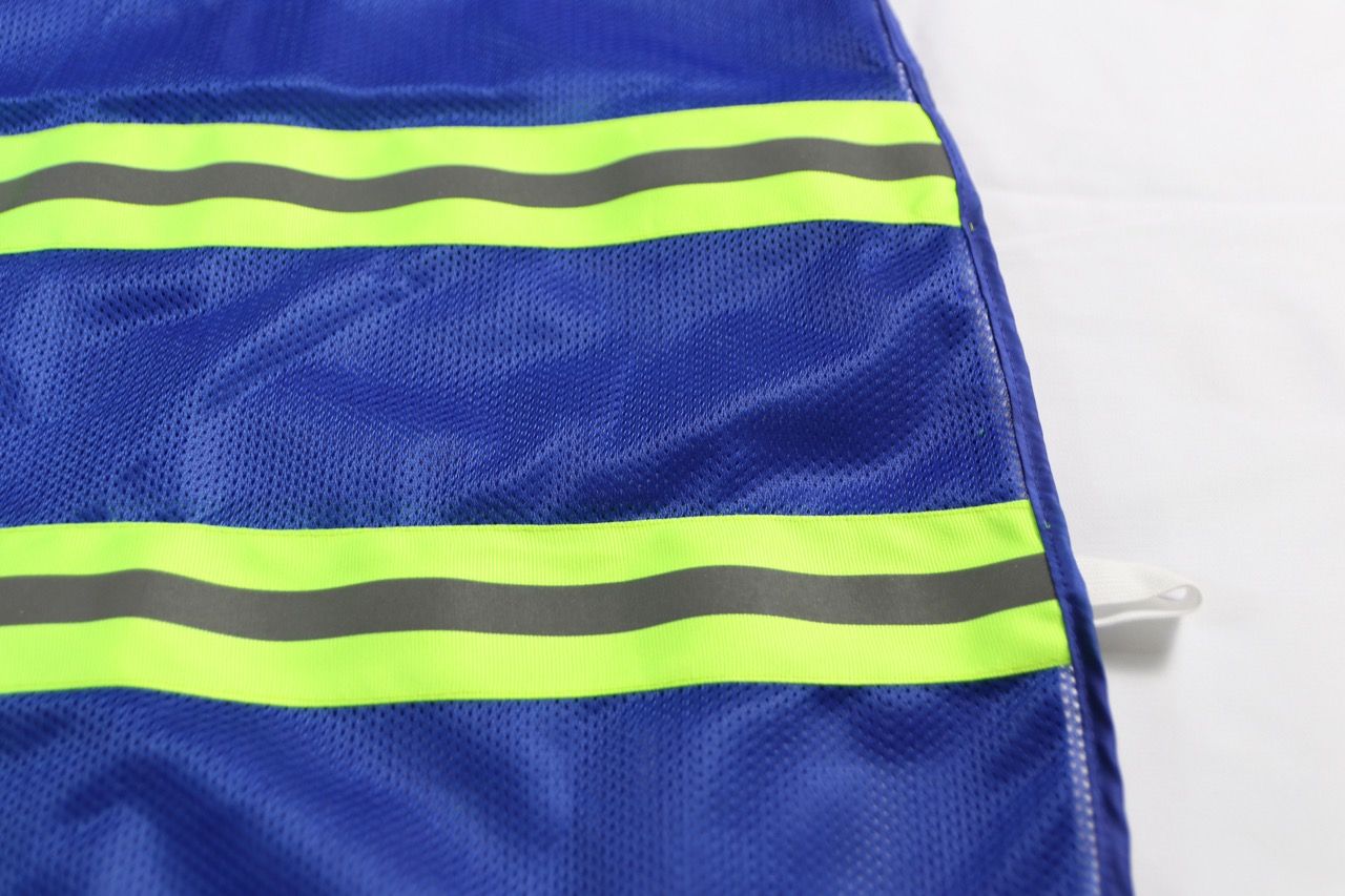 Blue reflective mesh vest with elastic sides, featuring a 5cm-wide blue reflective stripe