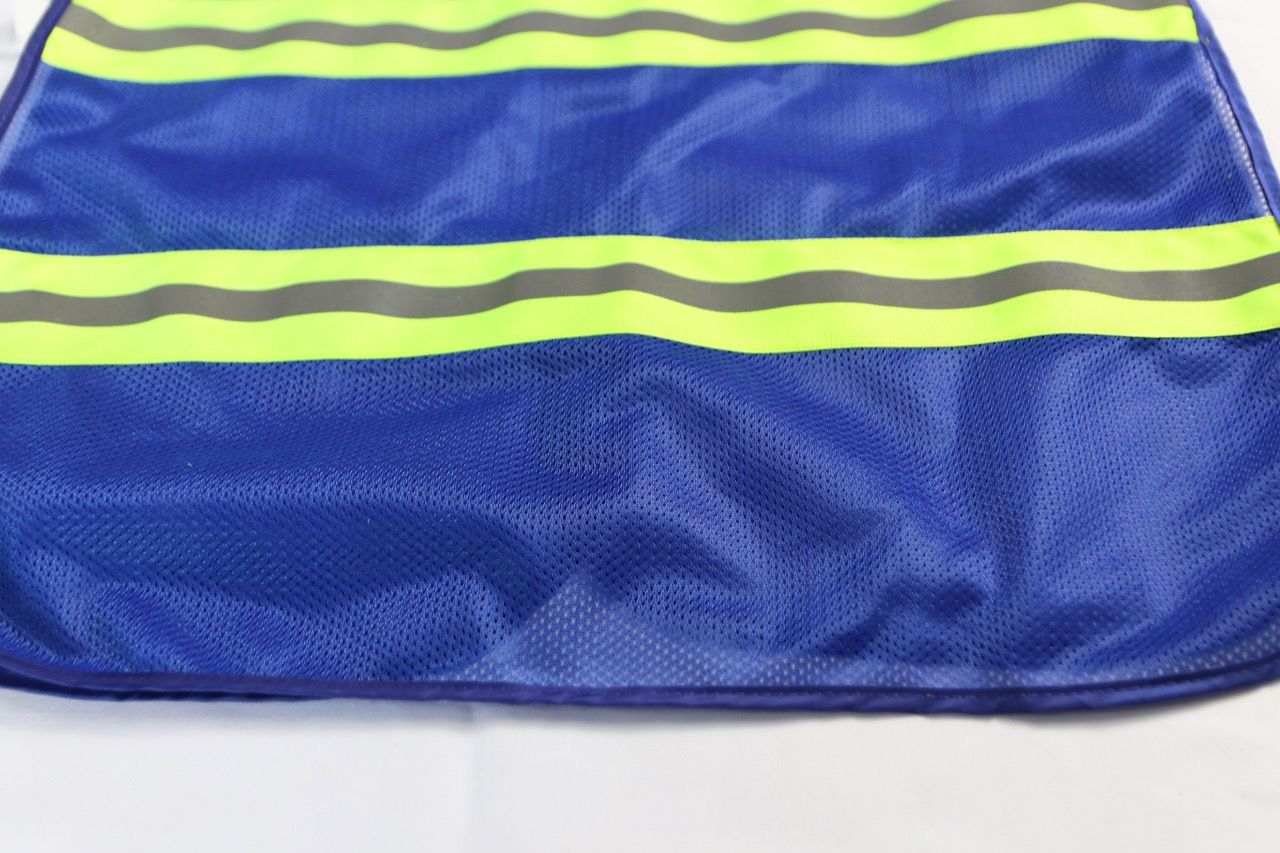 Blue reflective mesh vest with elastic sides, featuring a 5cm-wide blue reflective stripe