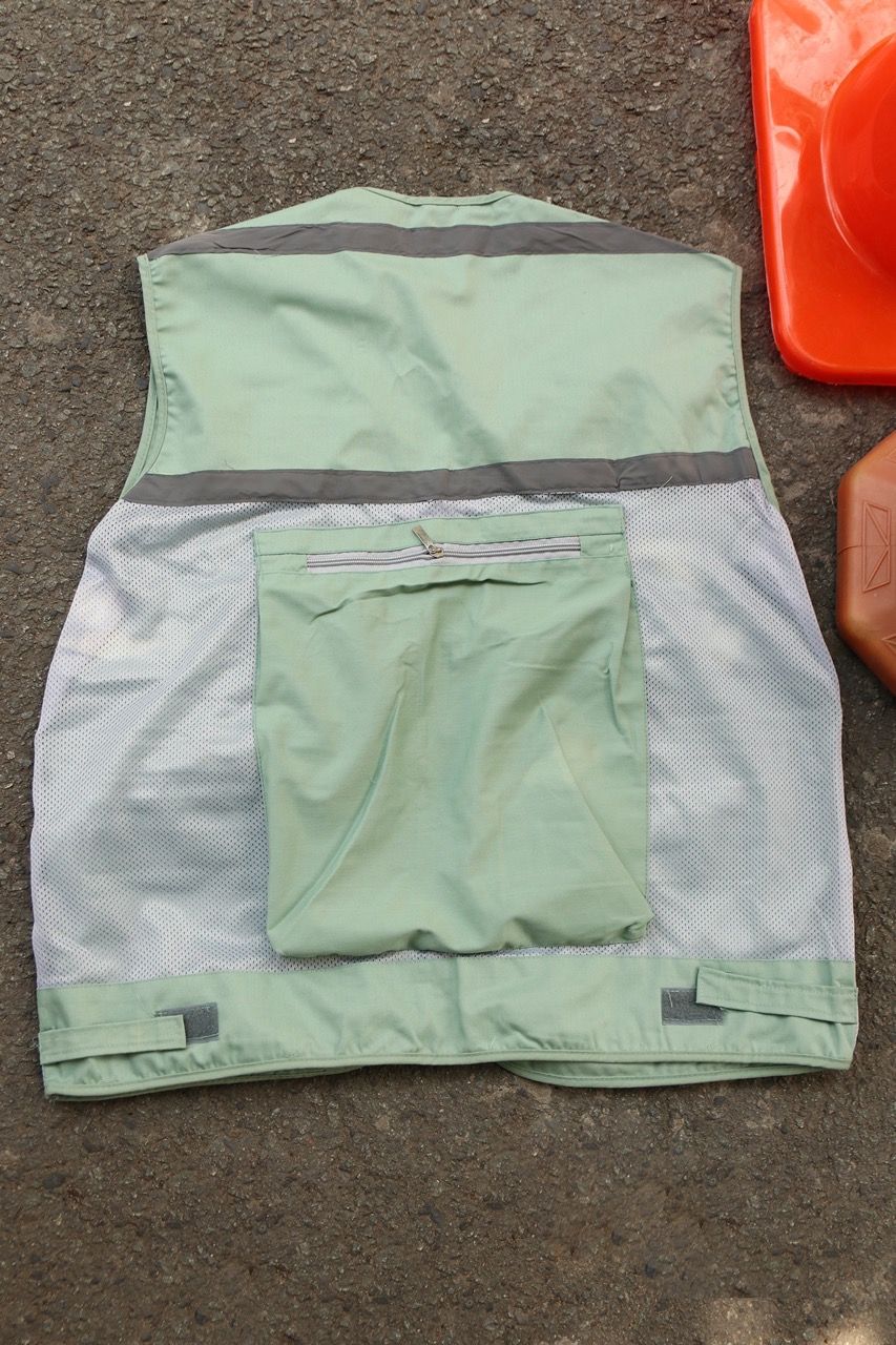 Hi-vis gile safety vest with Peace color