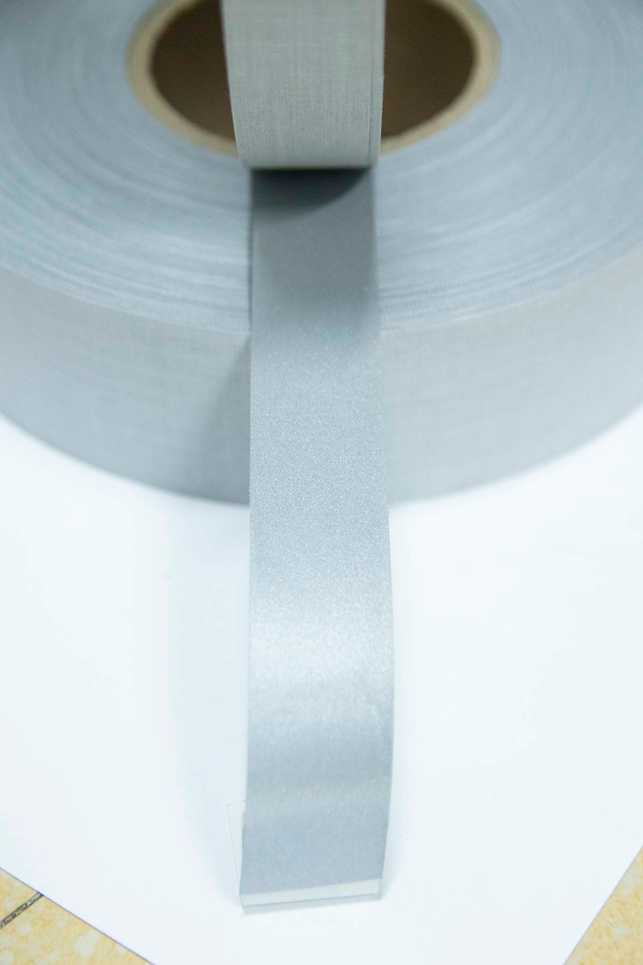 Phản quang Poly TC chống cào 2,5cm x 100m