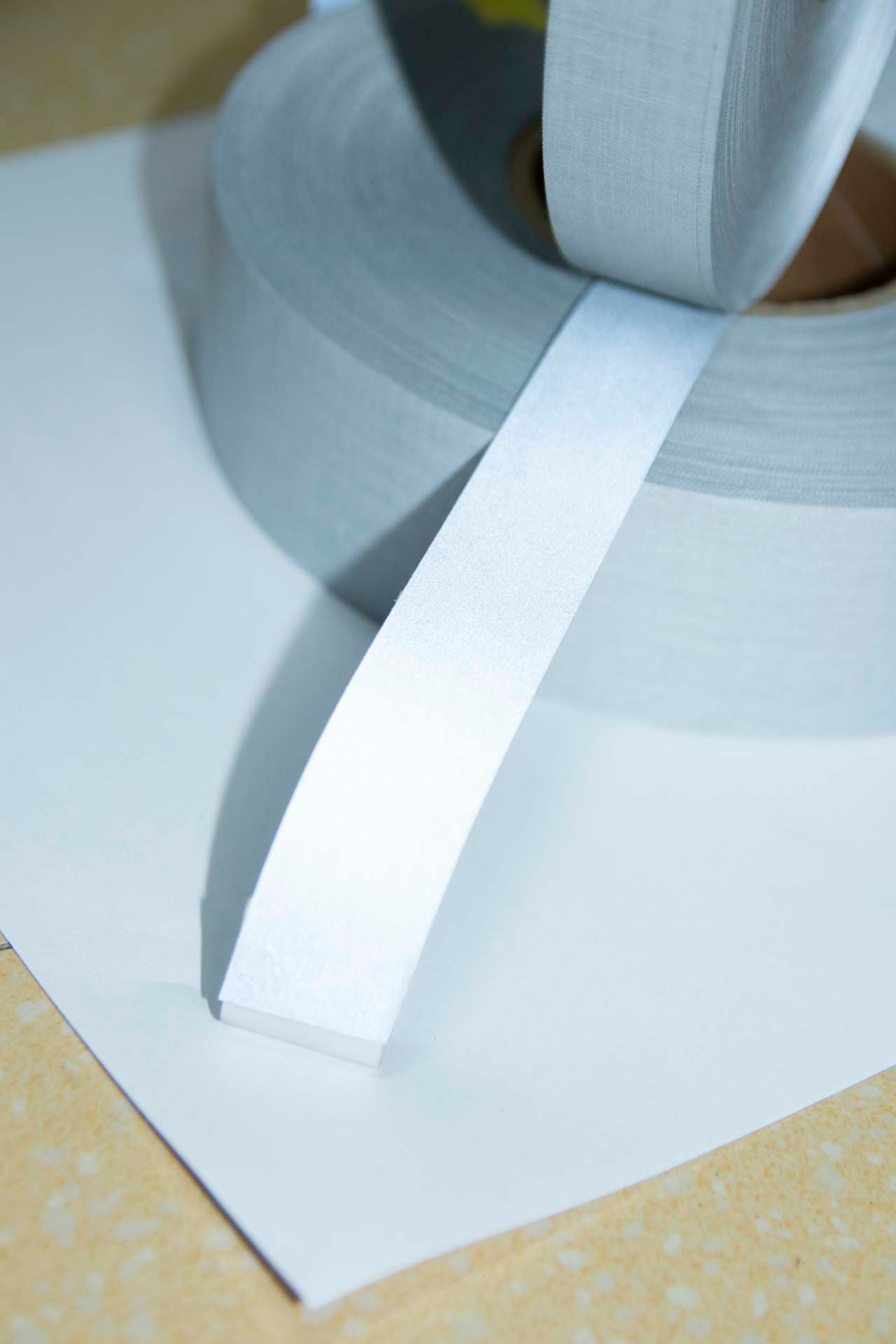 Phản quang Poly TC chống cào 2,5cm x 100m